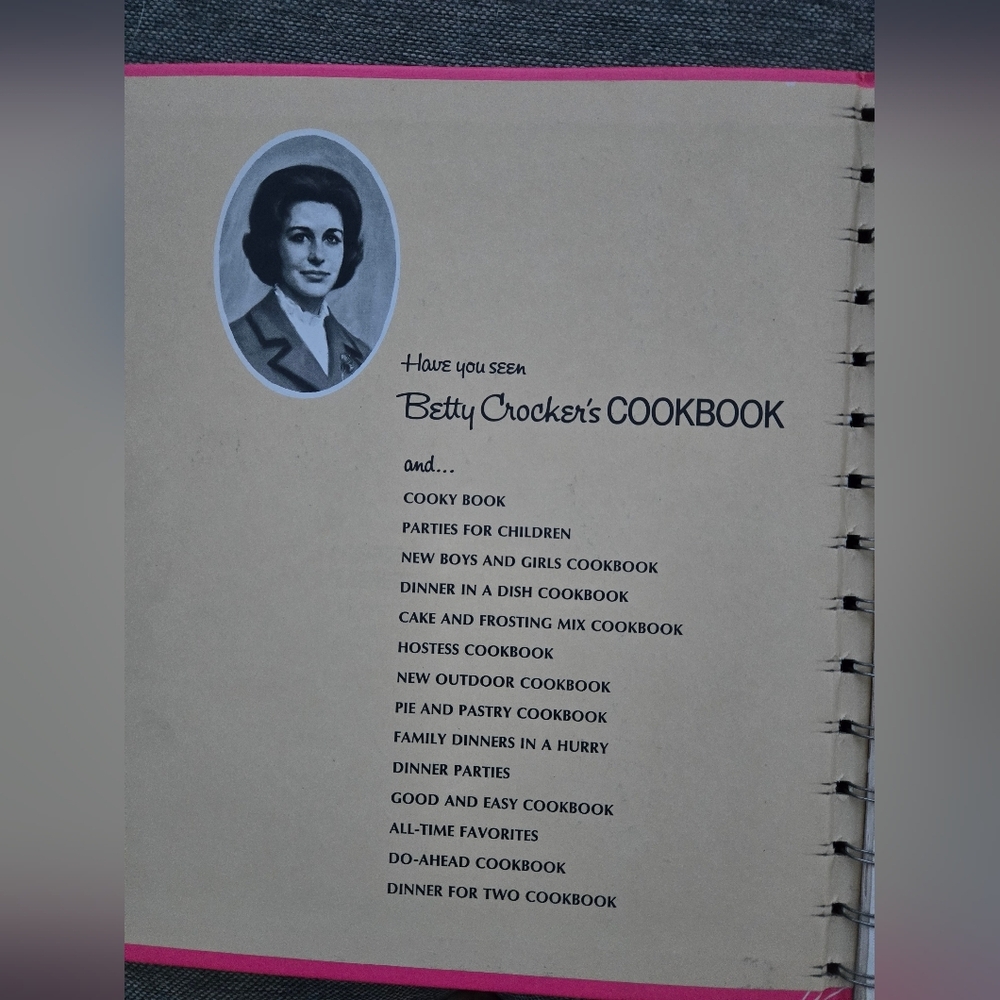 Betty Crocker 1965 Vintage Cookbook Set Dinner in a Dish & Parties for Children - Picture 8 of 10